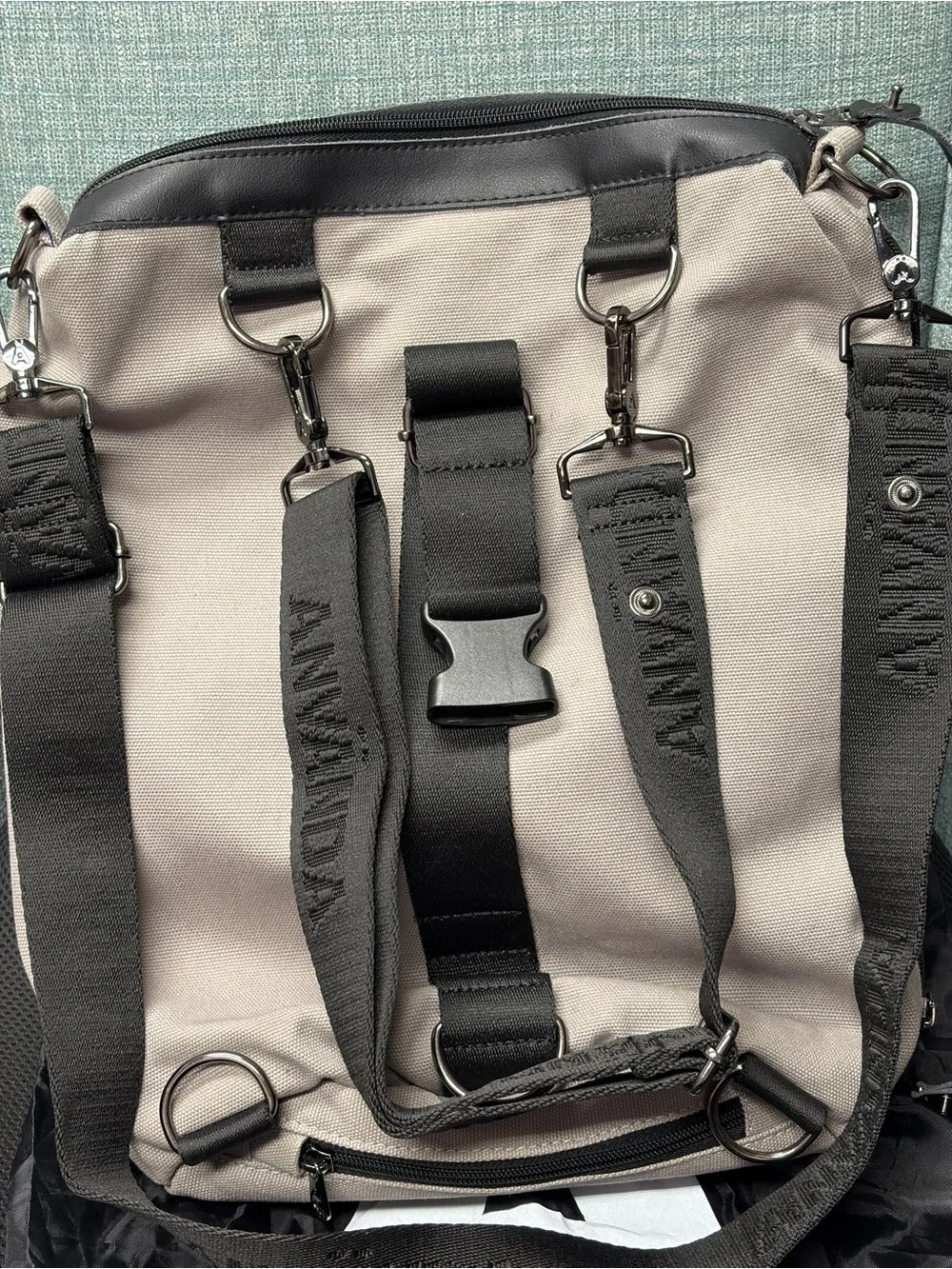 Använda a Great Freakin' Bag gray black canvas multi carry backpack Stockholm